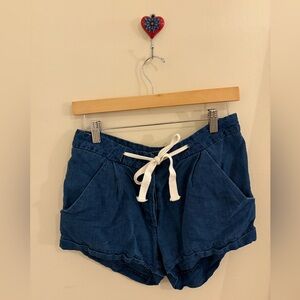 FULL SET Wilfred - High Waist Blue Shorts Relaxed Fit & Cropped Top